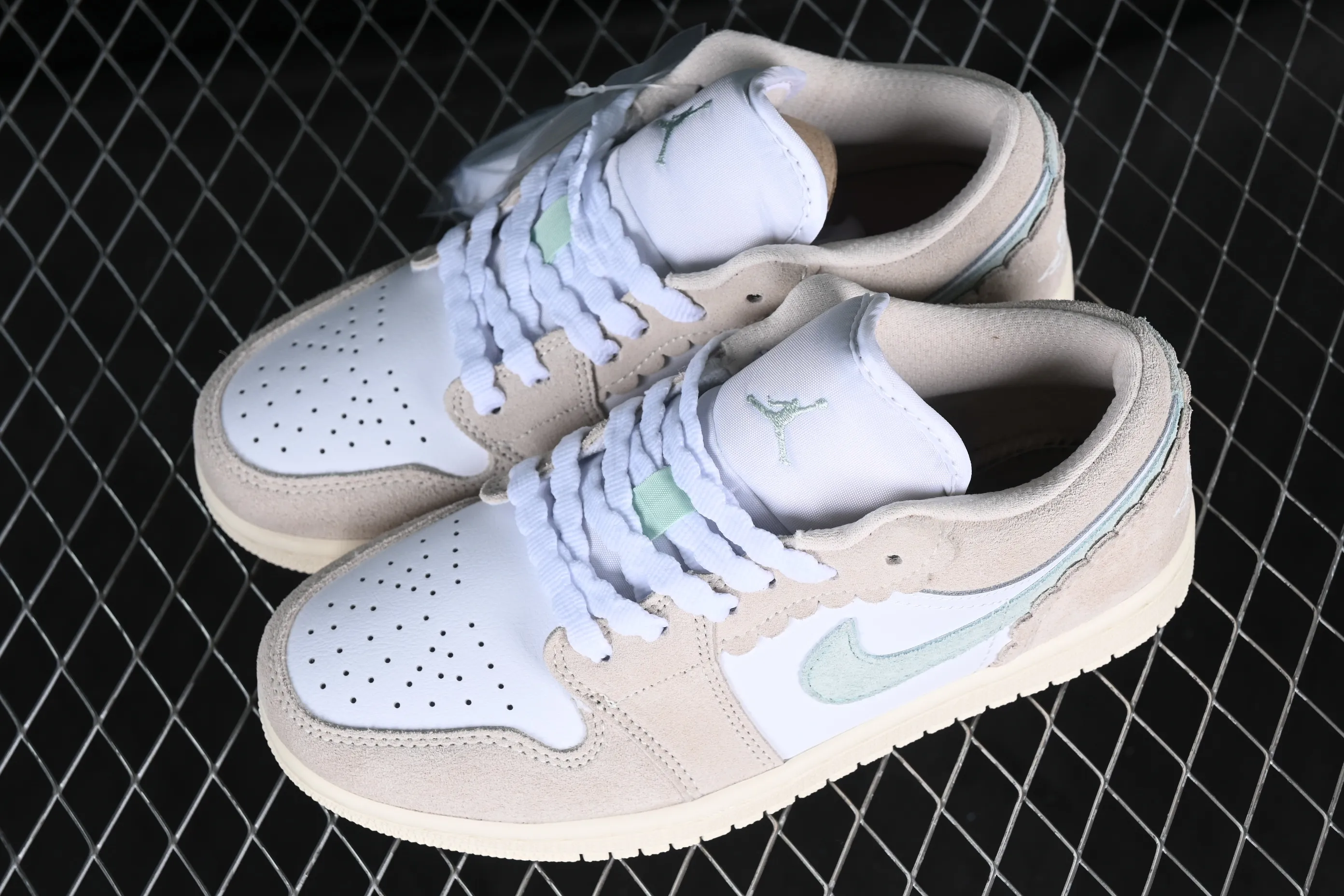 All categories Air Jordan Jordan series basketball shoes Air Jordan 1 Low Z version Air Jordan 1 Low AJ1 Joe 1 pink and white low-top cultural casual sneakers DZ5356-800